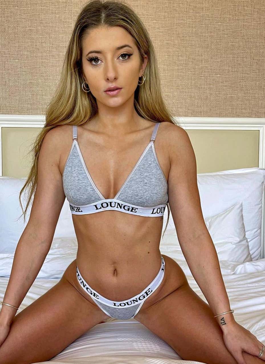 Barstool Local Smokeshow Of The Day - Veronica From Boston_img_4