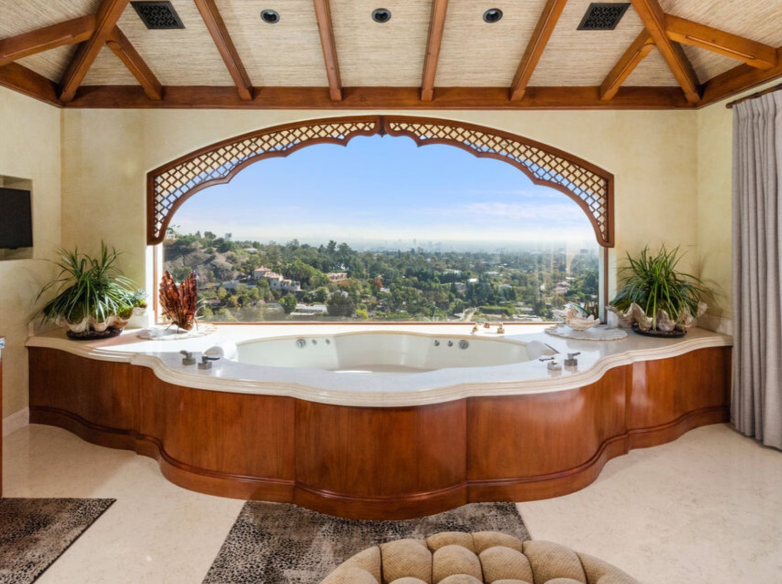Today I Learned The Creator Of "Full House" Lives In An $85 Million Mansion On The Land Of The Manson Family Murders