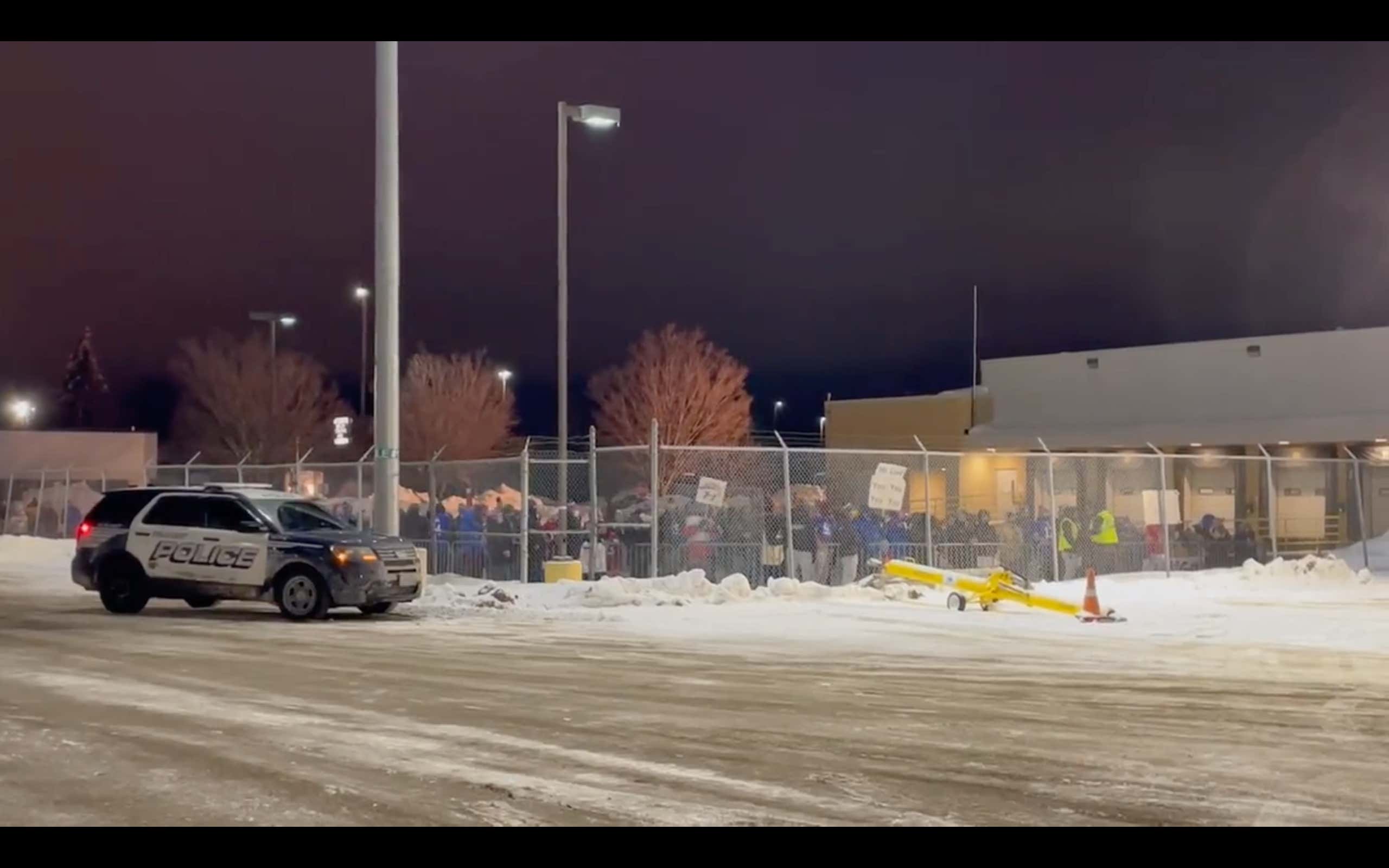 A Bunch Of Bills Fans Waited In The Freezing Cold At The Buffalo Airport Until 3 AM To Welcome The Bills Home After Their Soul-Crushing Loss To The Chiefs