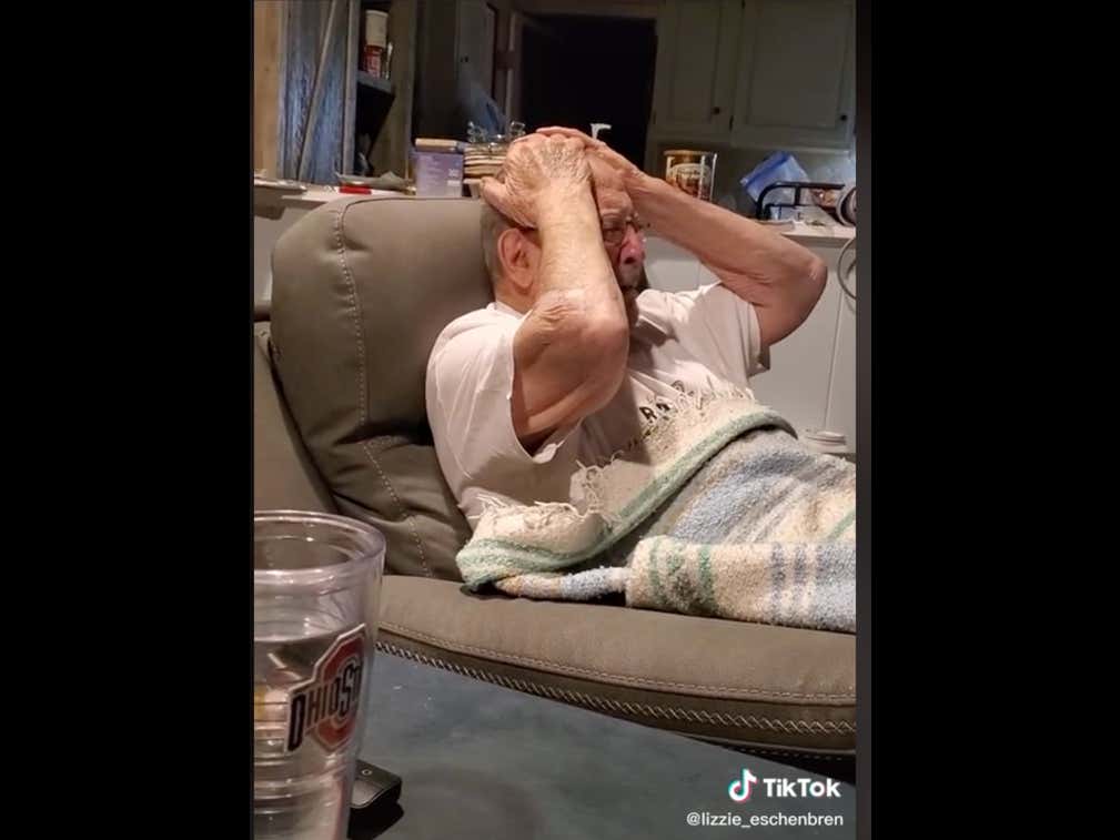 This 86 Year Old Bengals Fan Breakdown Watching The Bengals Clinch The AFC Is Skyline Chili For The Soul