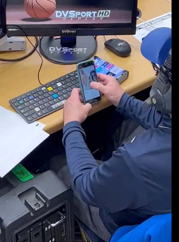 Respect This A-10 Replay Official Giving Up On A George Washington/La Salle Game To Scroll Tinder Instead