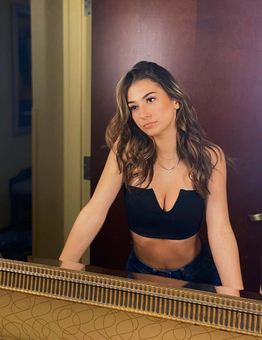 Barstool Local Smokeshow Of The Day - Bleonna From Connecticut_img_3