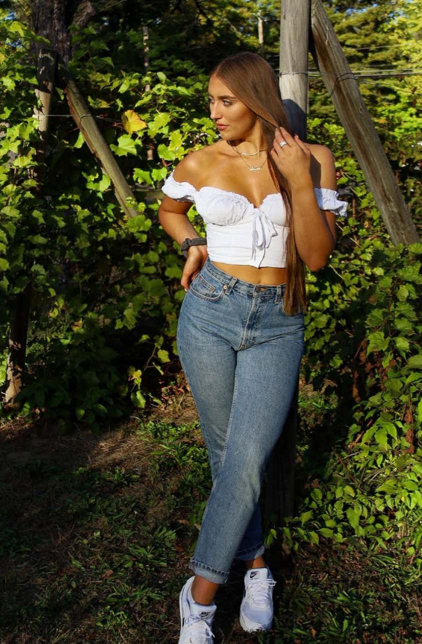 Barstool Local Smokeshow Of The Day - Lauren From UMASS_img_7