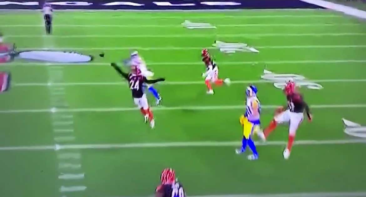 The Best Throw Of Matt Stafford’s Life Was This No Look Dime To Cooper Kupp Between Four Bengals Defenders During The Rams Game-Winning Drive