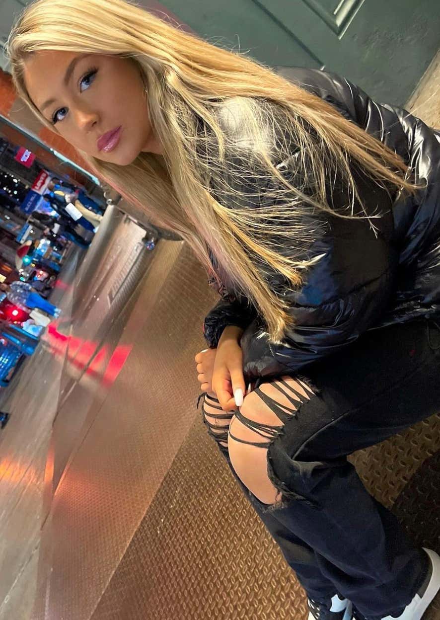 Barstool Local Smokeshow Of The Day - Kelli From UMASS_img_3