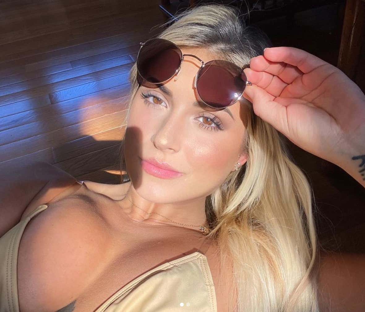 Barstool Local Smokeshow Of The Day - Parris From Connecticut_img_4