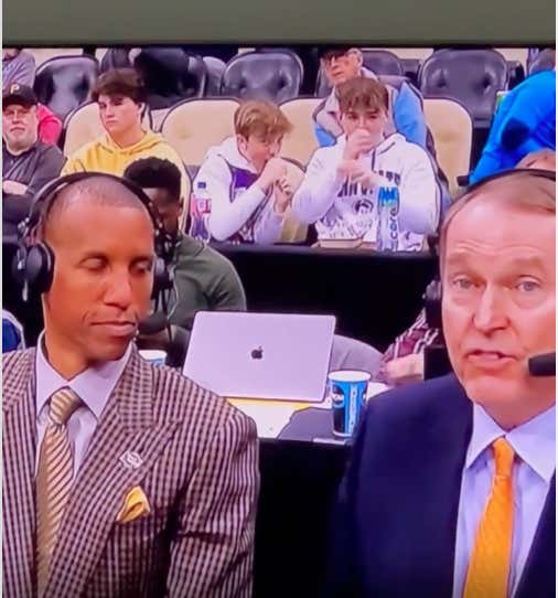 Props To These Lil Punk Ass Kids For Pulling Out The "Pepper Grinder" BJ Move On Live Television During The NCAA Tourney This Weekend