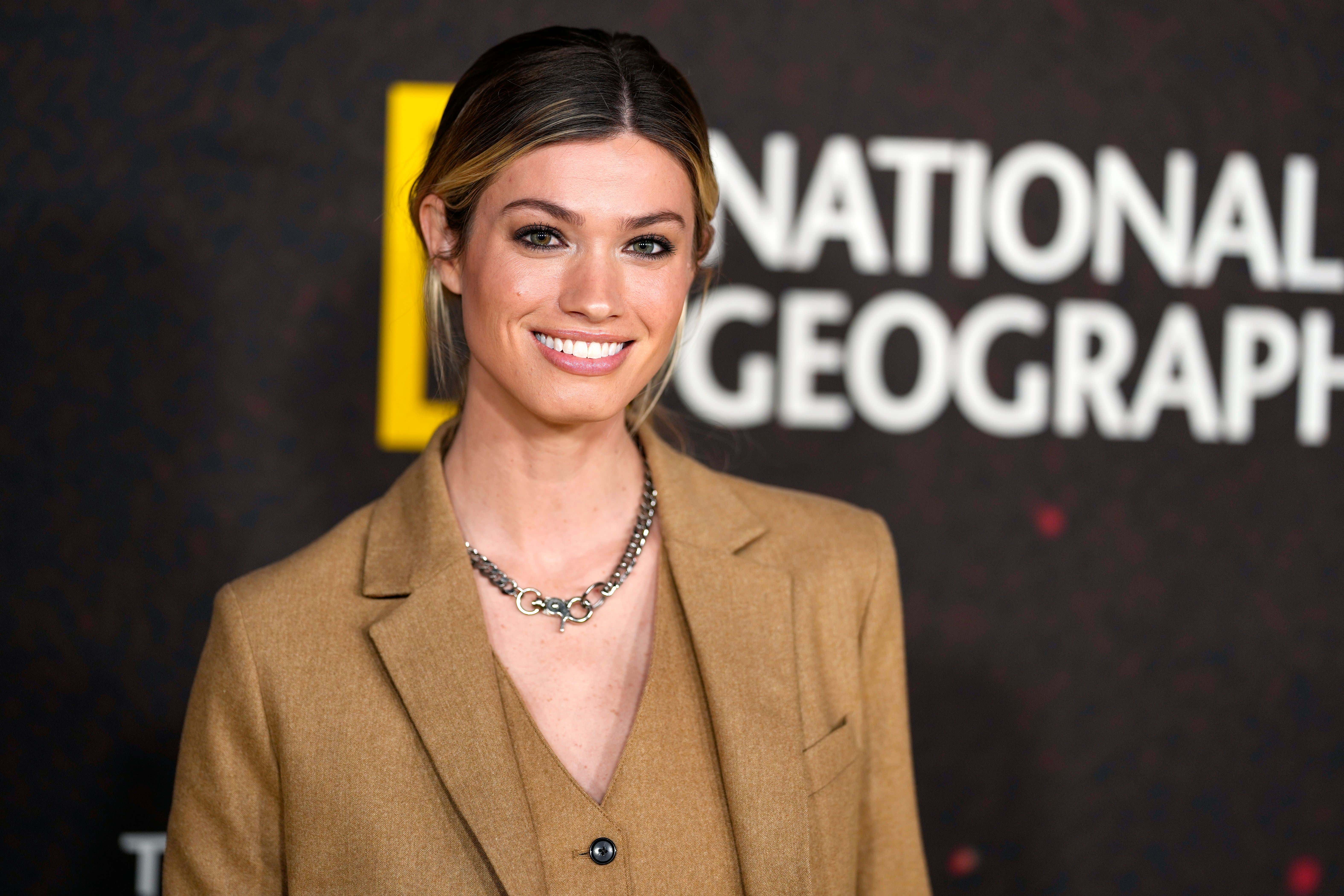 Victoria Secret Model Maggie Rawlins Has Decided To Move To Poland To Work As Nurse For Ukrainian Refugees Like A Literal Angel