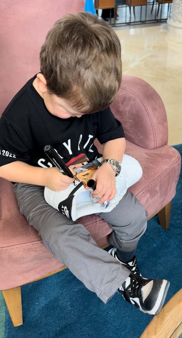 🚨 HASBULLA ANNOUNCEMENT 🚨 We’re auctioning off a custom pair of Air