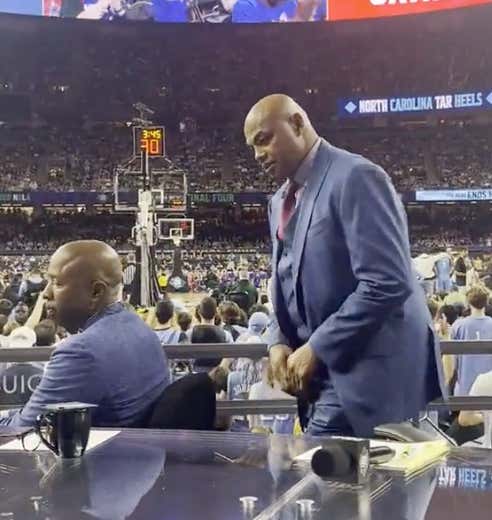 Charles Barkley Handled Kansas Winning Correctly - Danced His Ass Directly Over To Kenny Smith And Taunted Him Right To His Face