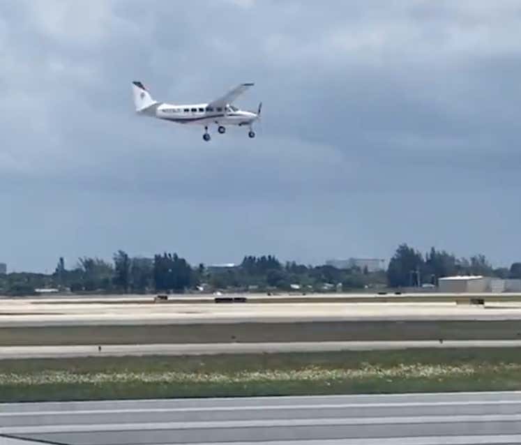 An Airplane Passenger With No Experience Flying Was Forced To Land His Plane After The Pilot Became Incoherent During The Flight