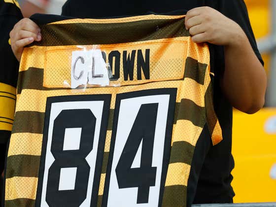 Antonio Brown Wants to Retire with Pittsburgh. Steelers Twitter Very Much Prefers He Does Not.
