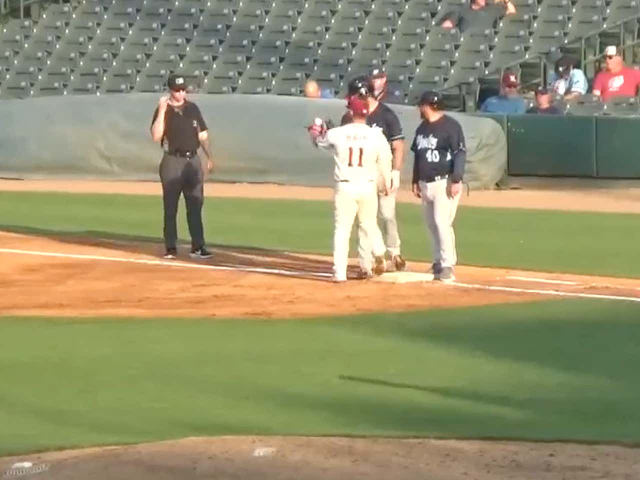 This Runner Might Be the Dumbest Baseball Player to Ever Play the Game