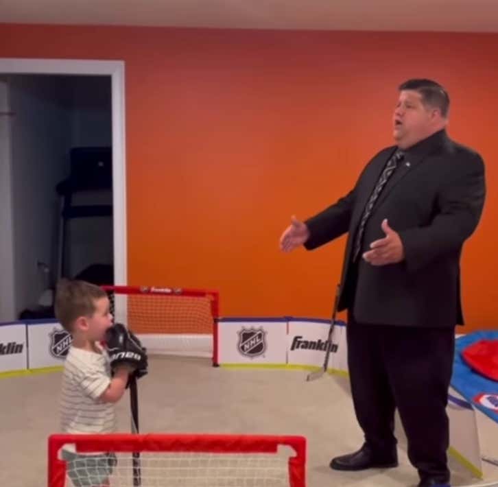 Kevin Hayes Getting The Boston Anthem Singer For His Nephew's Mini Sticks Game Is The Best Atmosphere In Hockey