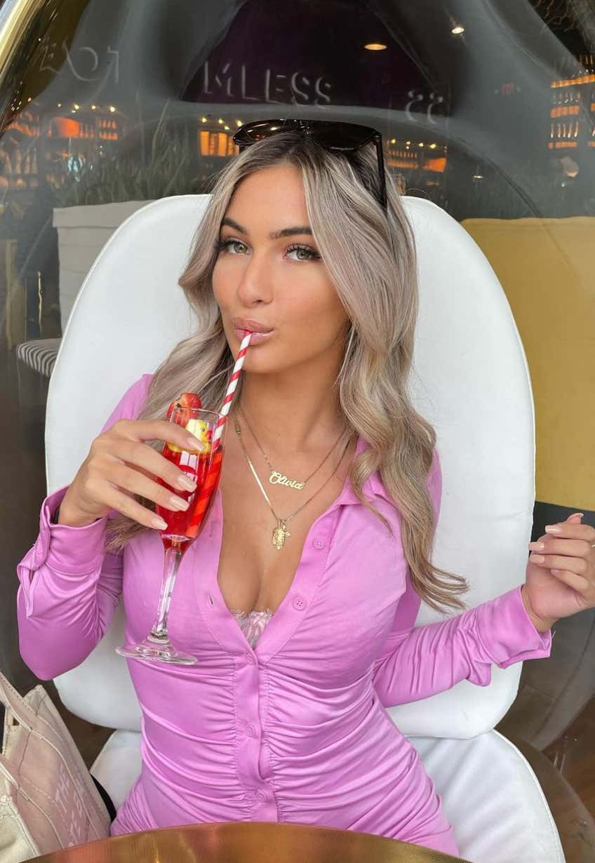 Barstool Local Smokeshow Of The Day - Liv From Massachusetts_img_5