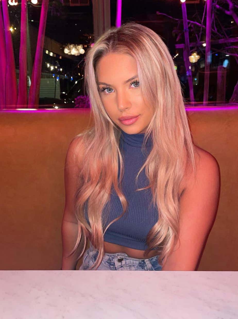 Barstool Local Smokeshow Of The Day - Rachel From Massachusetts_img_1