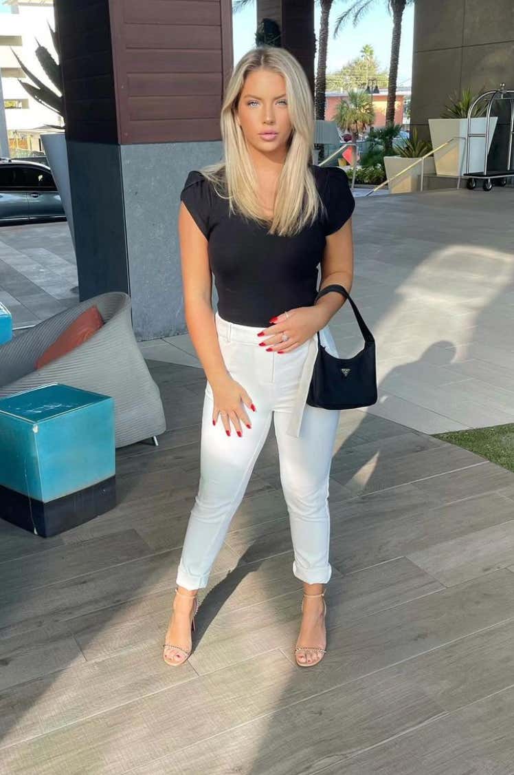 Barstool Local Smokeshow Of The Day - Rachel From Massachusetts_img_8