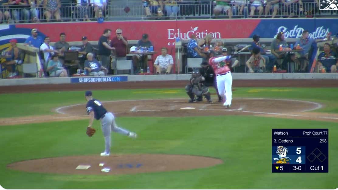 There Is No Way On Earth This Home Run Was 527 Feet.....