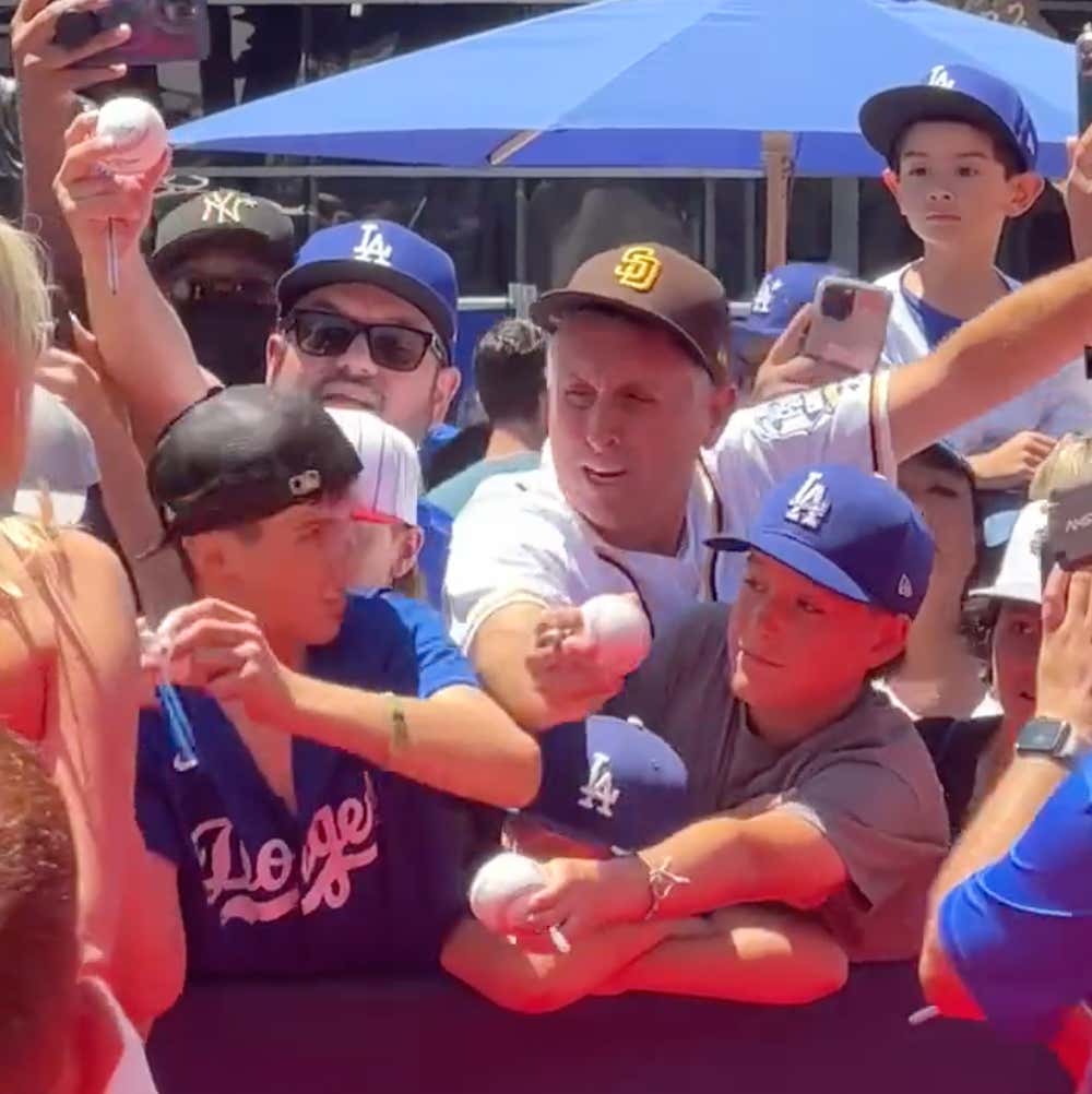 Adult Autograph Seekers Should Be Put On Neighborhood Watch Lists