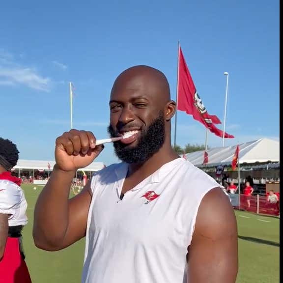 Leonard Fournette Continues To Be Hilarious, Brushing His Teeth During Warmups In Training Camp