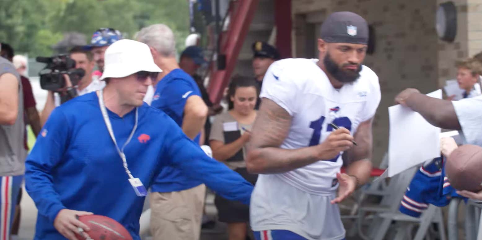 Bills QB Case Keenum Went Incognito At Training Camp To Prank Teammates As A Fan Seeking Autographs And It Was Spectacular