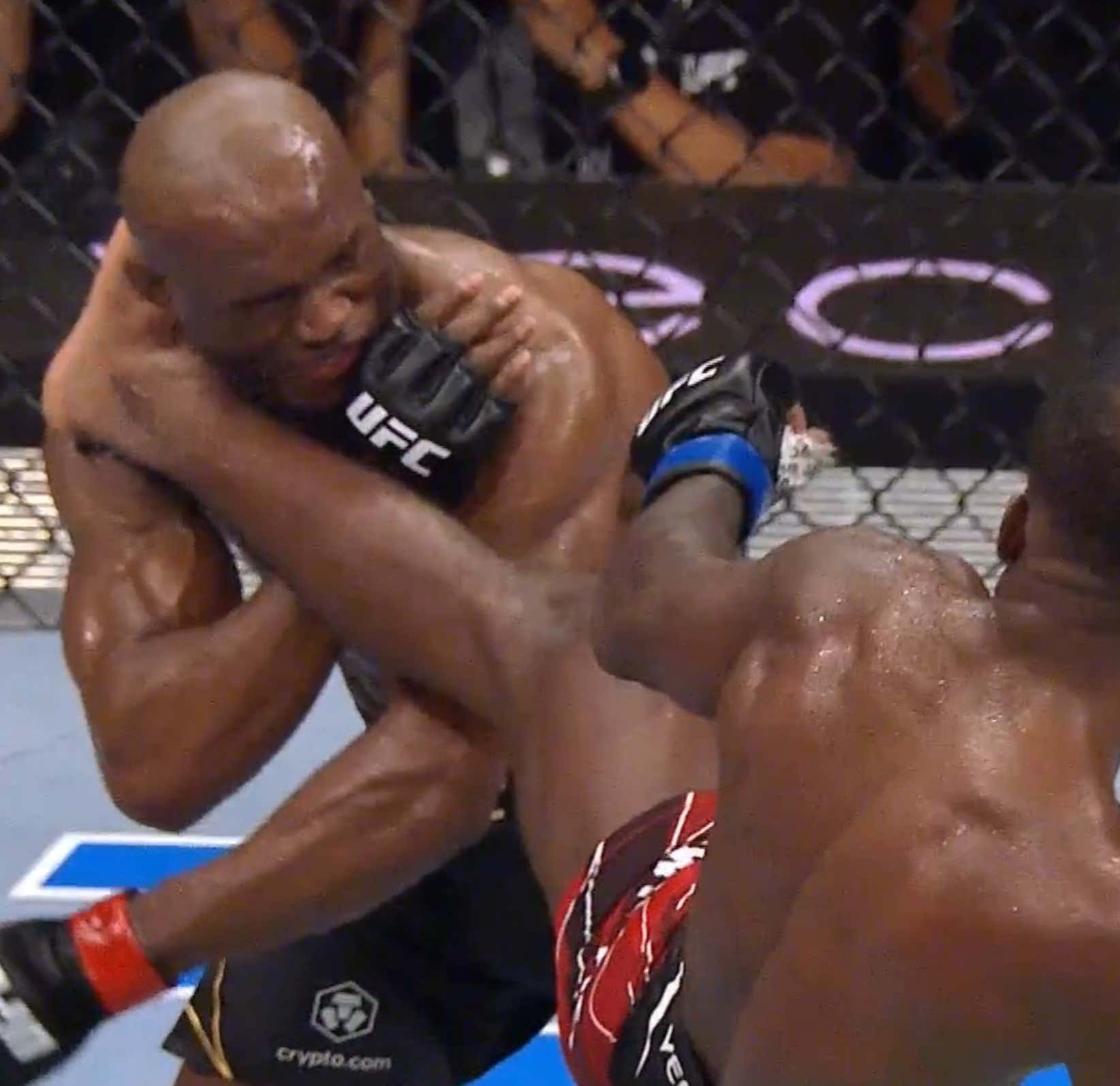 LEON EDWARDS SENDS KAMARU USMAN TO THE SHADOW REALM WITH A HEAD KICK TO BECOME THE NEW UFC WELTERWEIGHT CHAMPION