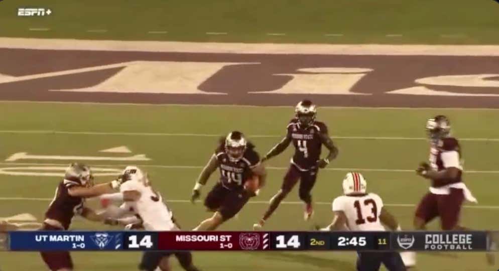 We Need More Big Fellas Returning Kicks In Football