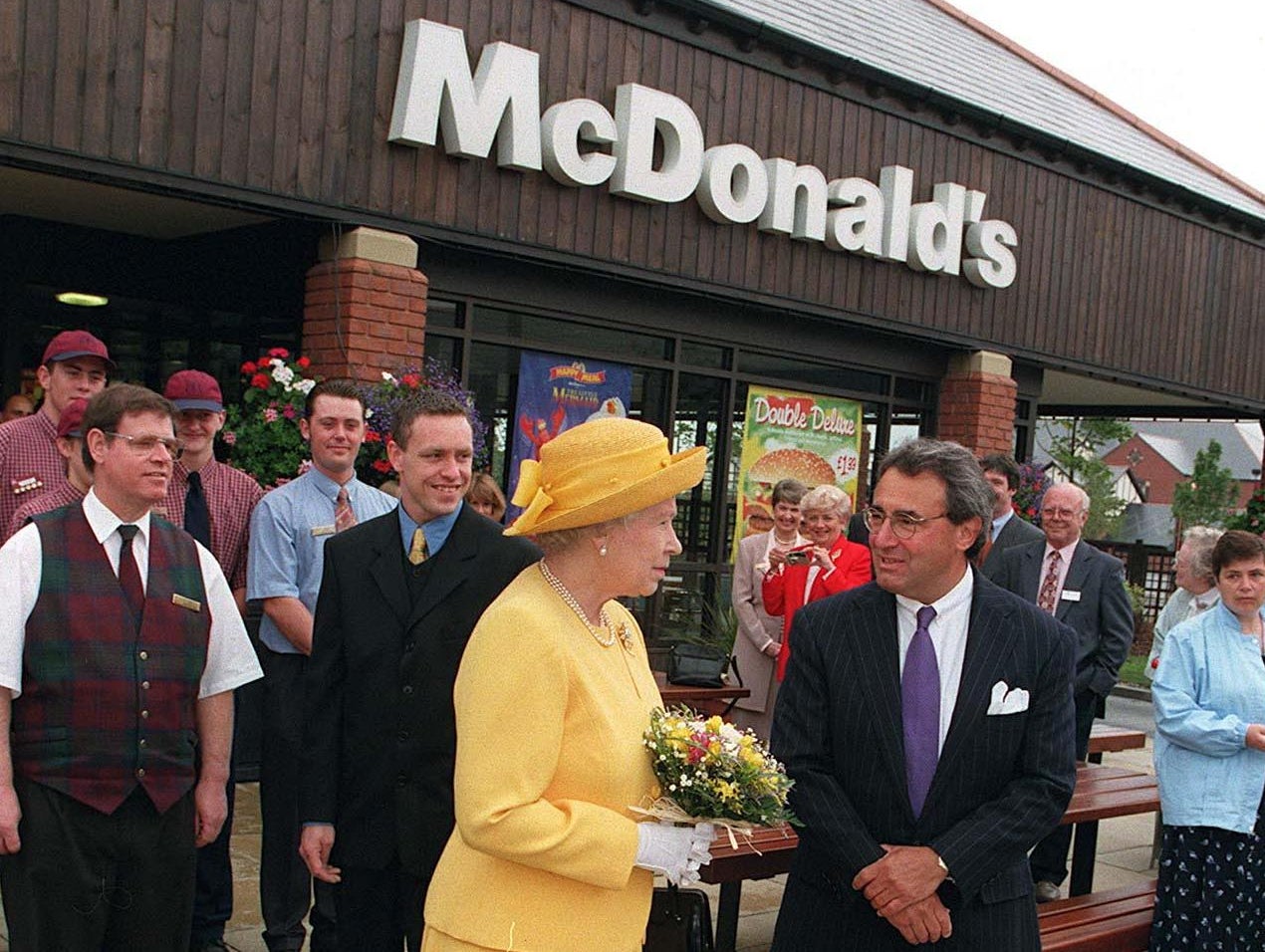 Every Single McDonald's In The UK Will Be Closed On Monday In Honor Of The Queen's Passing, Which Is An All-Time Posthumous Power Move By Her Majesty