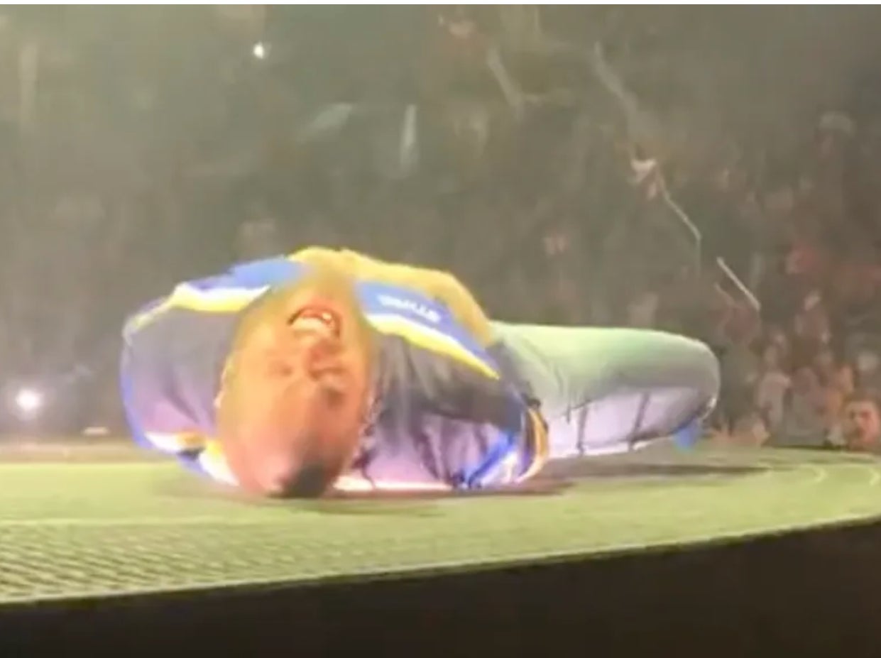 In An Age Where Musicians Are Cancelling Shows Right And Left, Sometimes In The Middle Of Them, Post Malone Took A Digger Last Night, Falling Through A Trap Door On Stage, During His Sold Out Concert, And Valiantly Finished The Show.