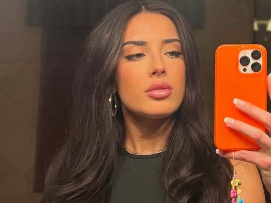 Kelly Keegs Didn't Include A Pictorial Of Adam Levine's IG Model