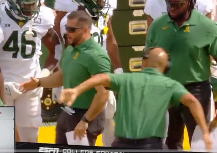 Guys Being Dudes: Dave Aranda Is Fired Up And Aggressively Slapping Asses On The Baylor Sideline