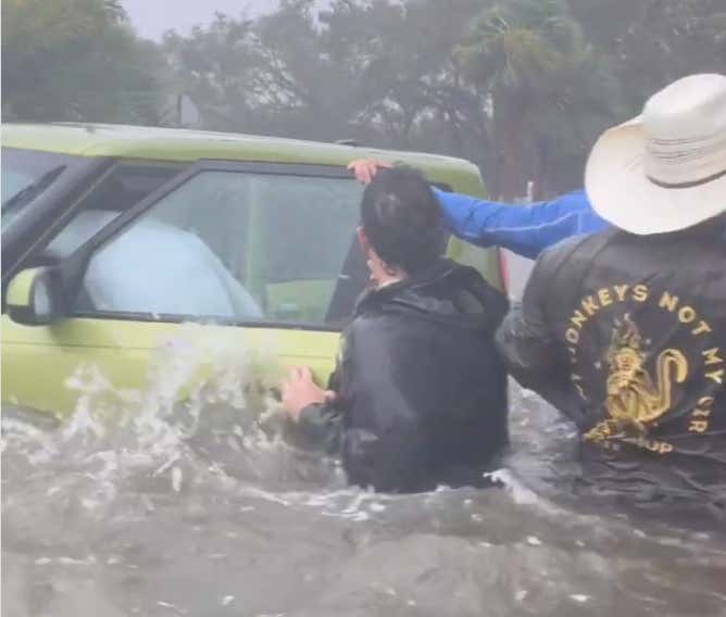 Crazy Video Of A Group Of Heroes In Florida Saving An Elderly Man From His Car In Rushing Flood Waters Up To Their Waists From Hurricane Ian