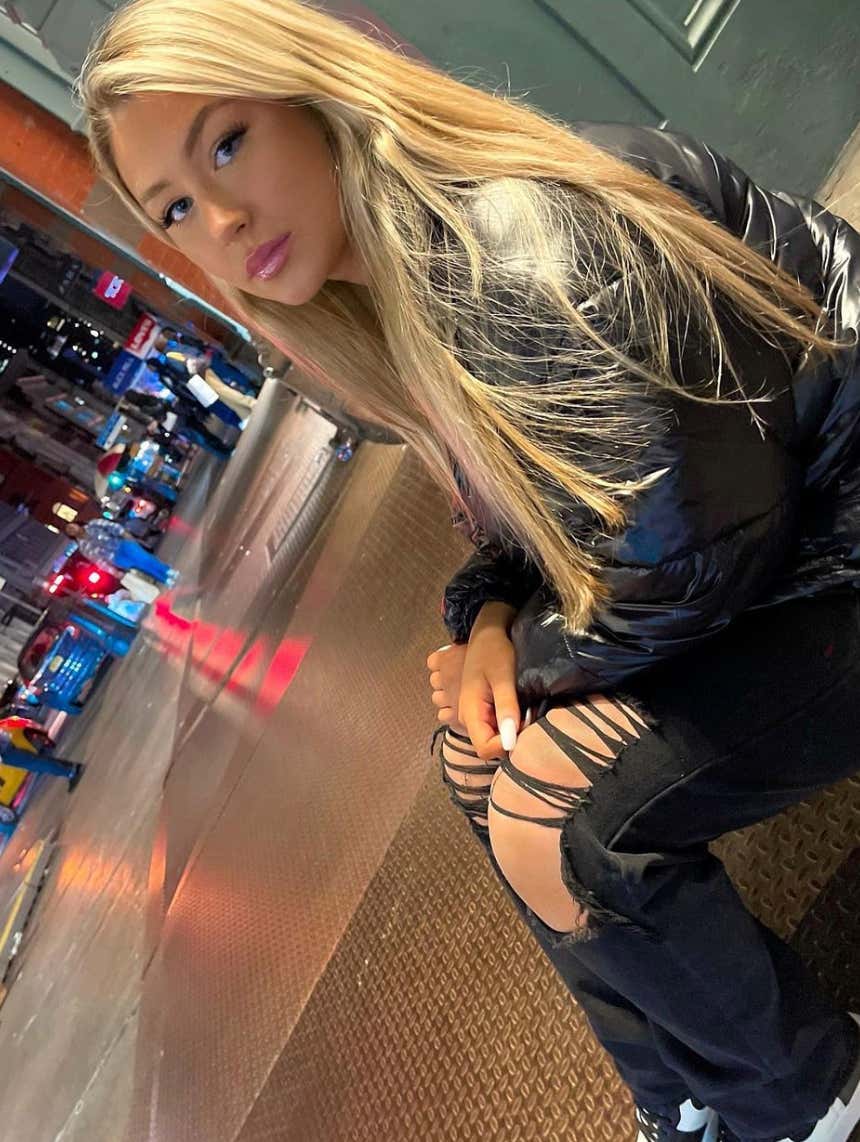 Barstool Local Smokeshow Of The Day - Kelli From UMASS_img_7