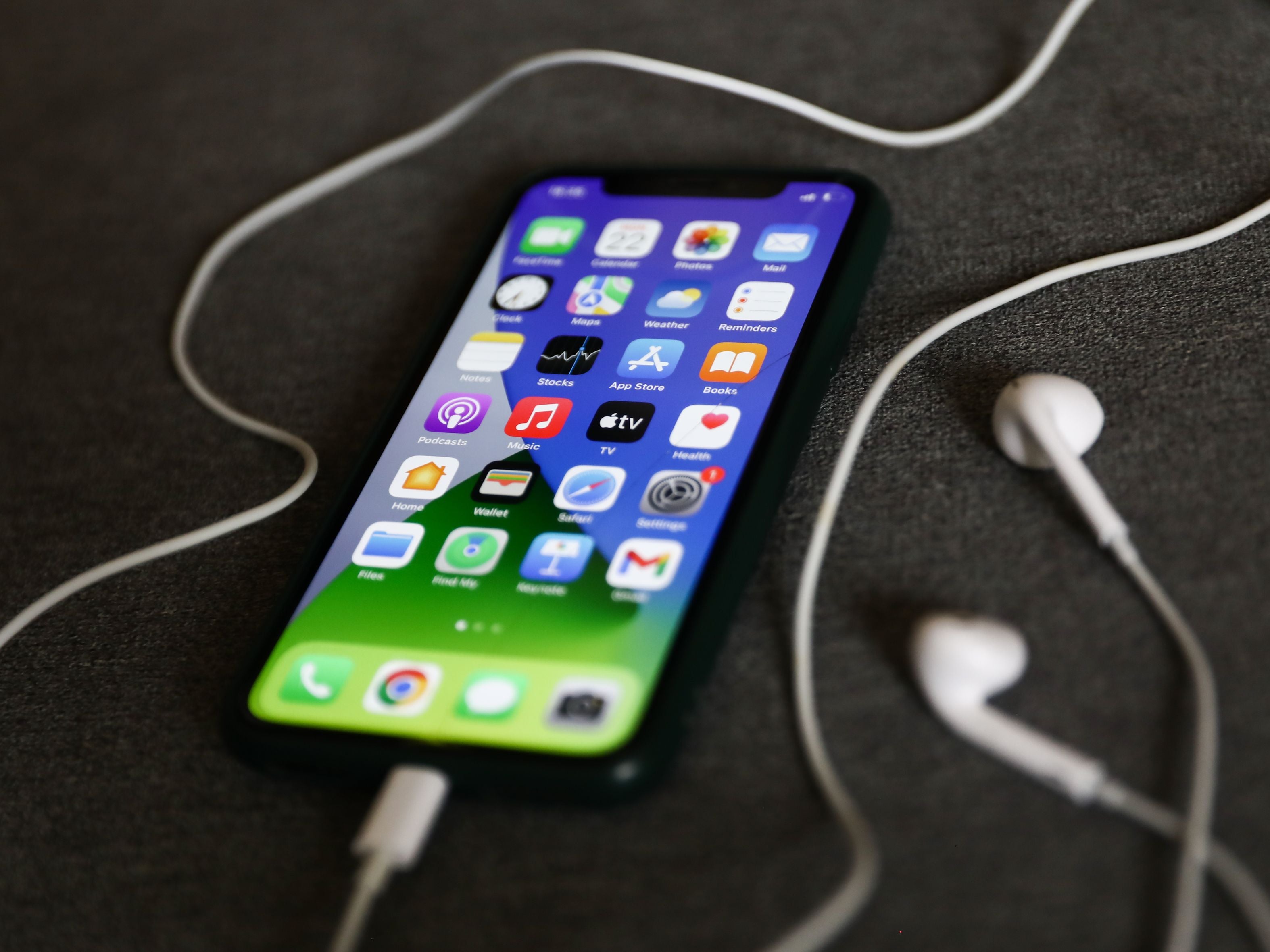 Is Not Knowing Apple Headphones Have A Mic A Sign You Need To Be Put In An Old Age Home?