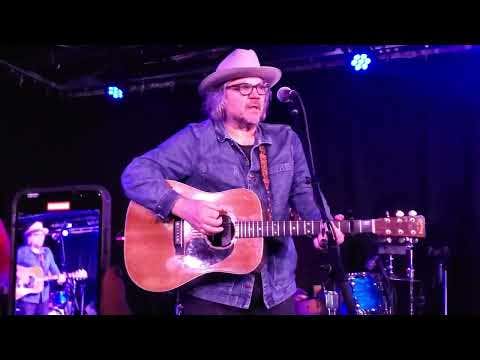 Wilco Played 3 Surprise Homecoming Shows This Weekend At Chicago’s Legendary Carol’s Pub On The NorthSide