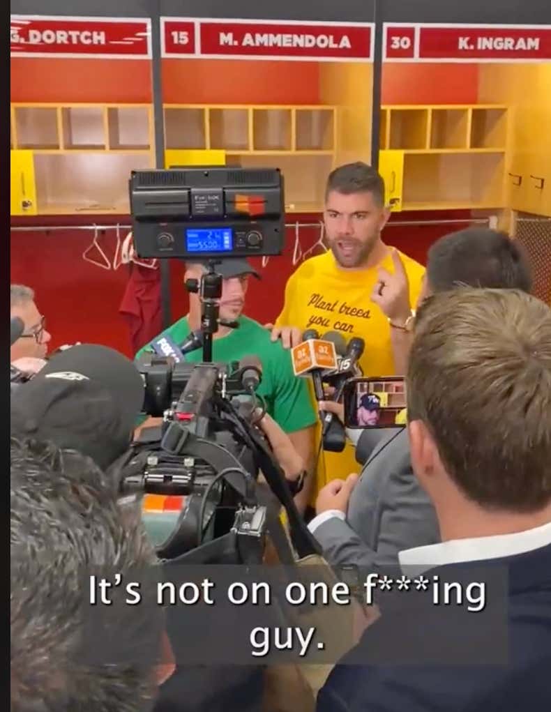 Justin Pugh Is The Best Teammate In The NFL For Standing Behind Matt Ammendola After He Missed The Game-Tying Kick On Sunday Vs. The Eagles