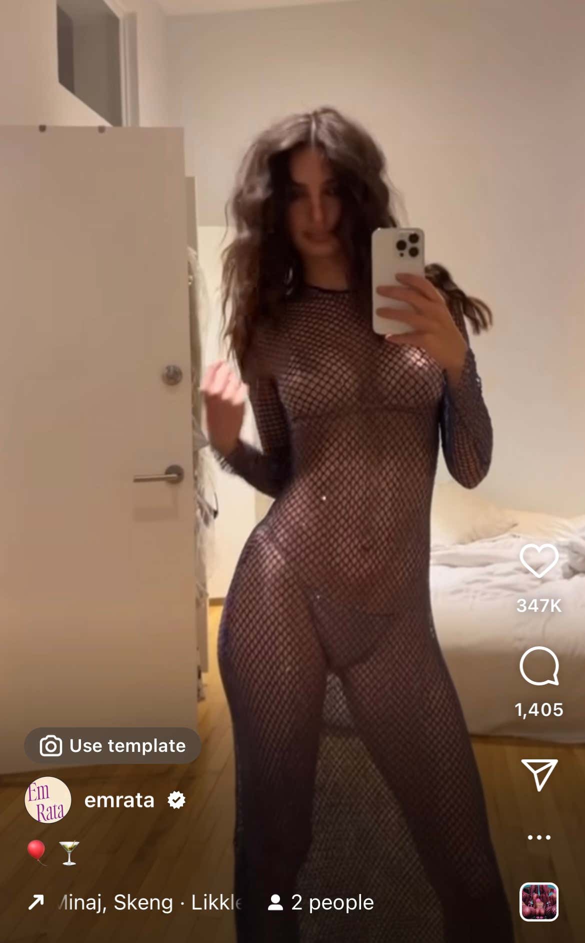 It Would Appear Emily Ratajowski Is Handling The Single Life Pretty Well