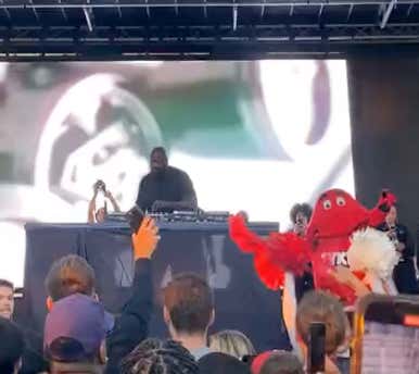 Shaq Showed Up At Western Kentucky To DJ A Tailgate, Brought The House Down With Some 'Kill UAB' Chants And A Dancing Big Red