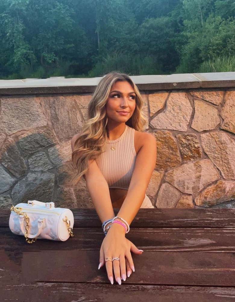 Barstool Local Smokeshow Of The Day Alanna From Connecticut