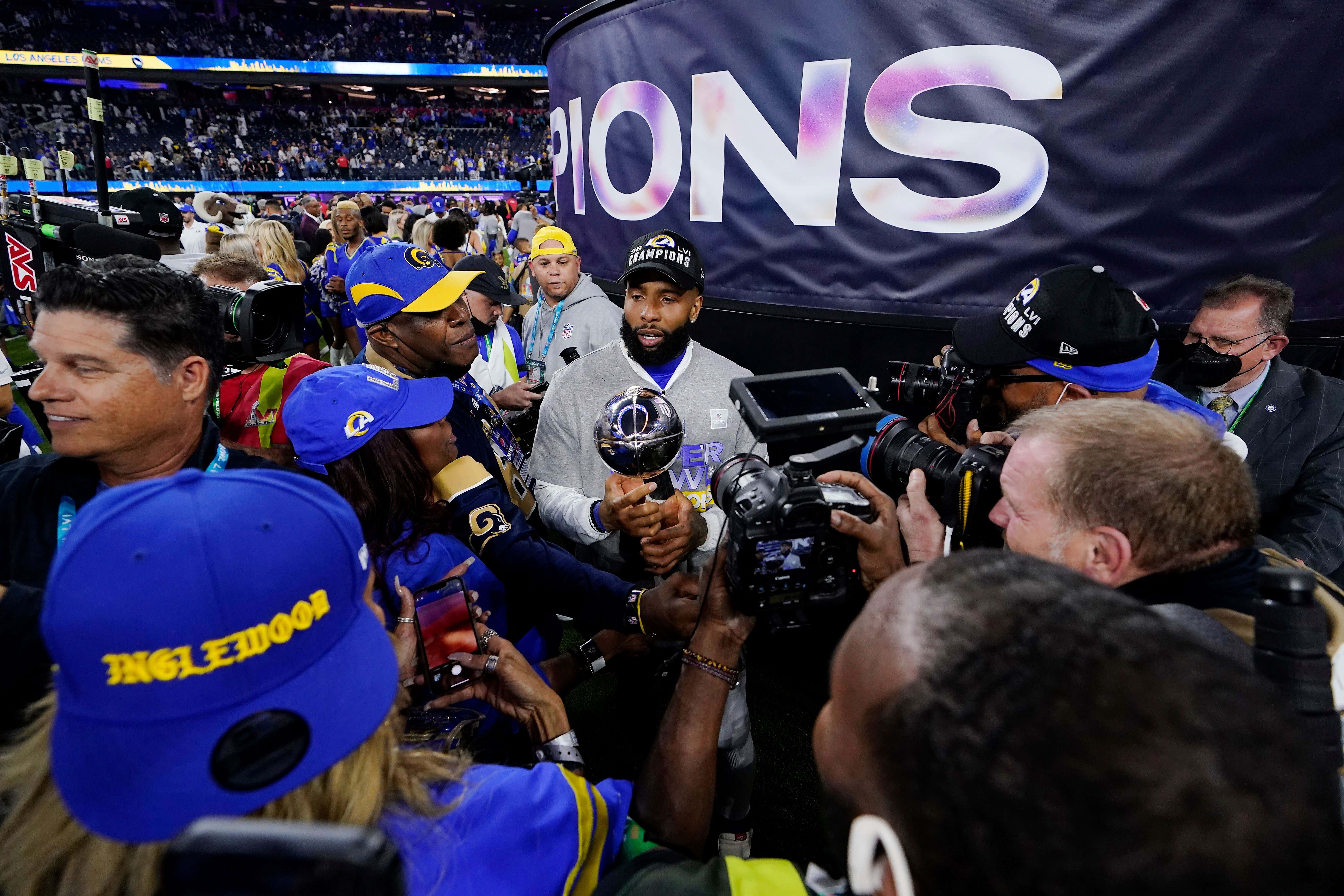 Dallas fans chant for Odell Beckham Jr at Mavericks NBA game hours after he  met with Cowboys