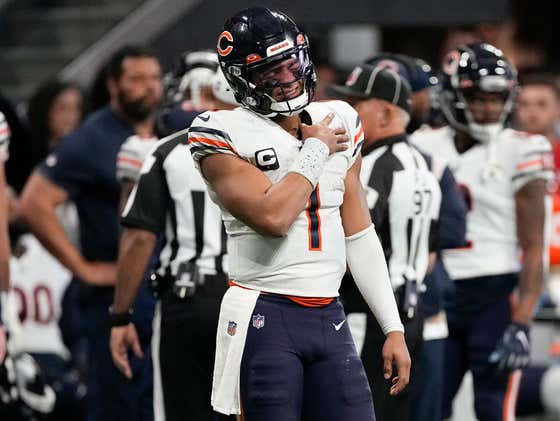 Justin Fields Reportedly Apologized To The Defense After The Falcons Game Where He Played With A Dislocated Shoulder