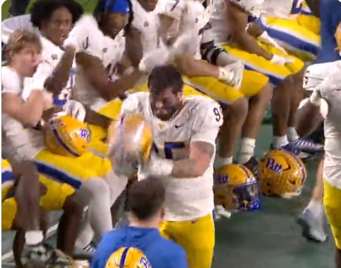 A Pitt Defensive Lineman Went Apeshit On The Sideline And Started Repeatedly Smashing His Helmet Into His Own Head
