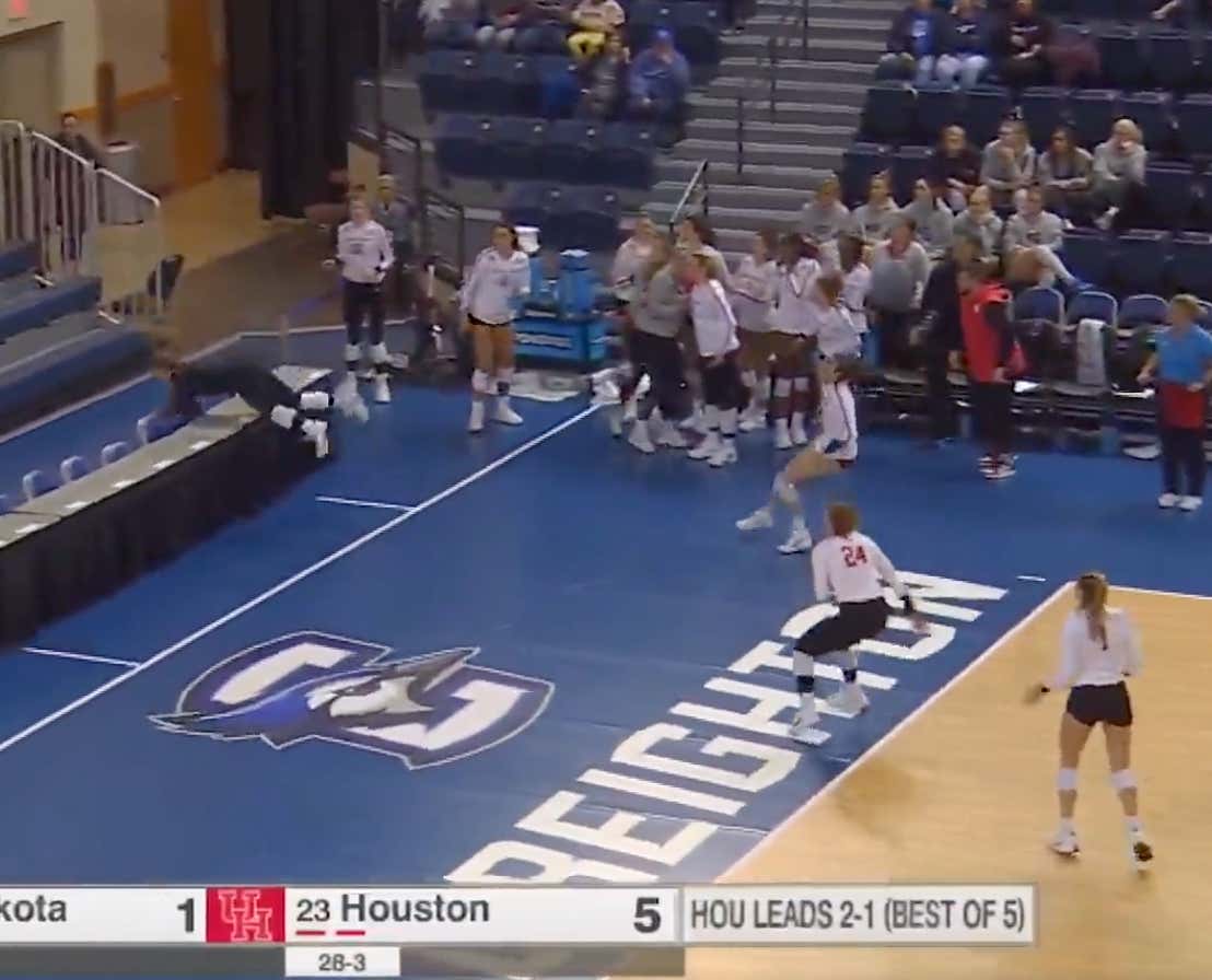 This Is The Most Insane Volleyball Play I've Ever Seen In My LIfe