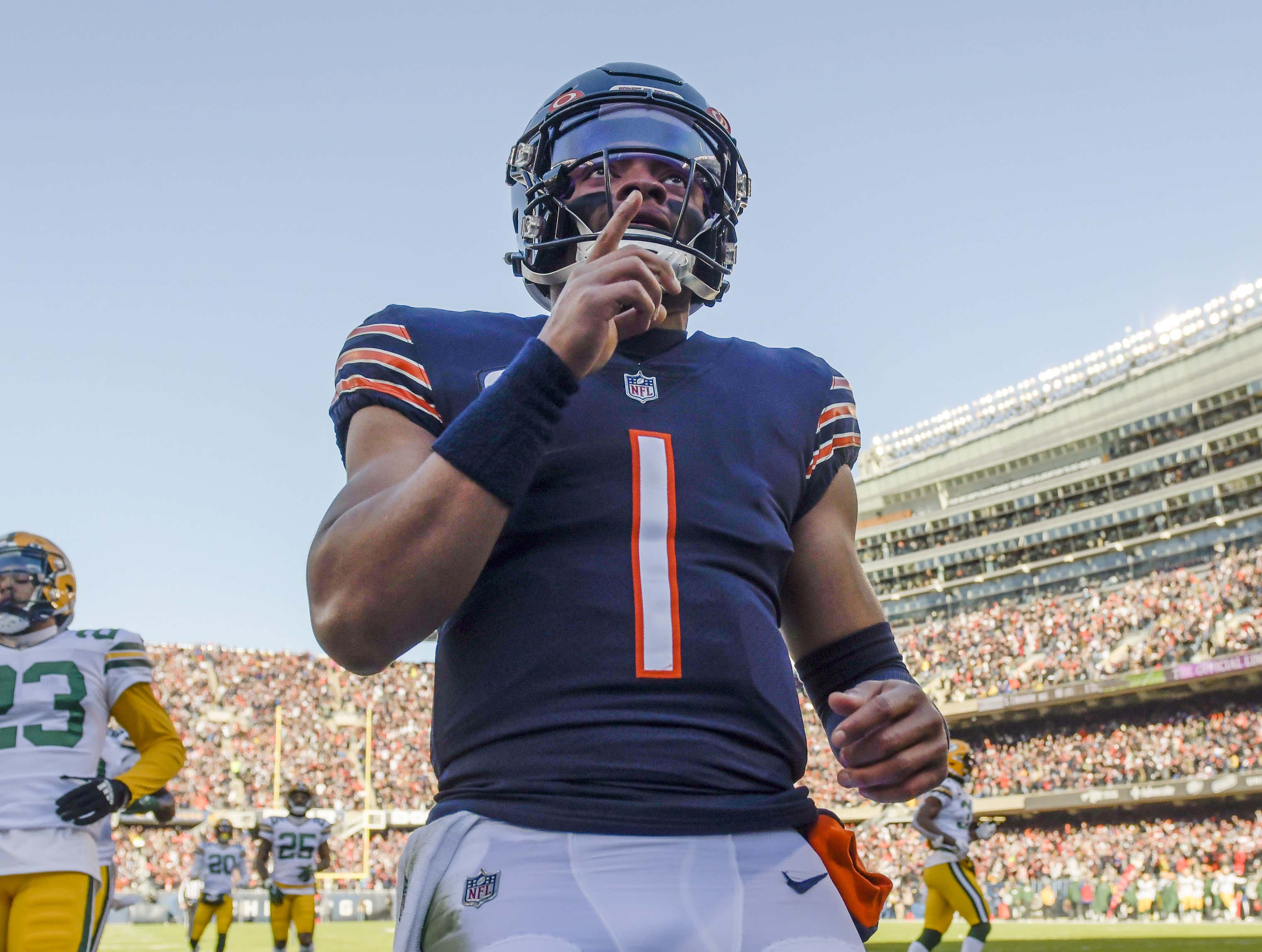 A Great Thread Breaking Down The "58 Minute Man" Justin Fields