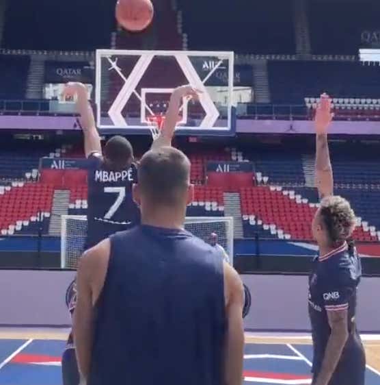 World Class Athlete Mbappe Checking In With The Single Worst Jump Shot You'll See