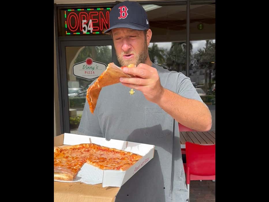 Barstool Pizza Review Vinny's Pizza (Jupiter, FL) Barstool TV