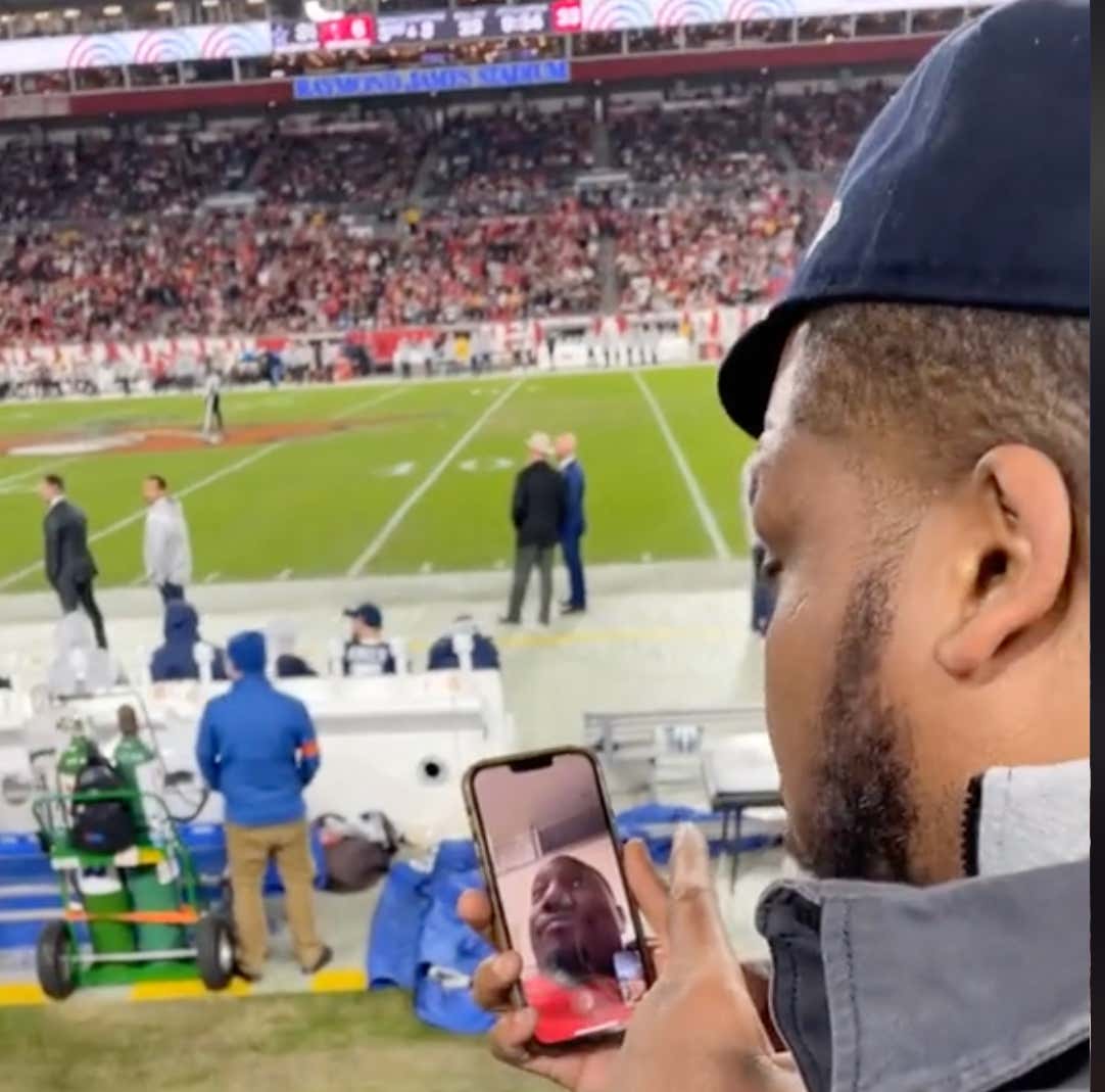 Cowboys Fans Talking Shit To Deebo Samuel On Facetime From The Bucs Stadium As Dallas Won Its First Playoff Game In 4 Years Is A Bold Strategy