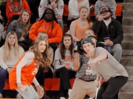 The Dream: Clemson Kid Drills A 94-Foot Putt At Halftime Of Basketball Game To Win $10,000, Rightfully Goes Crazy Celebrating