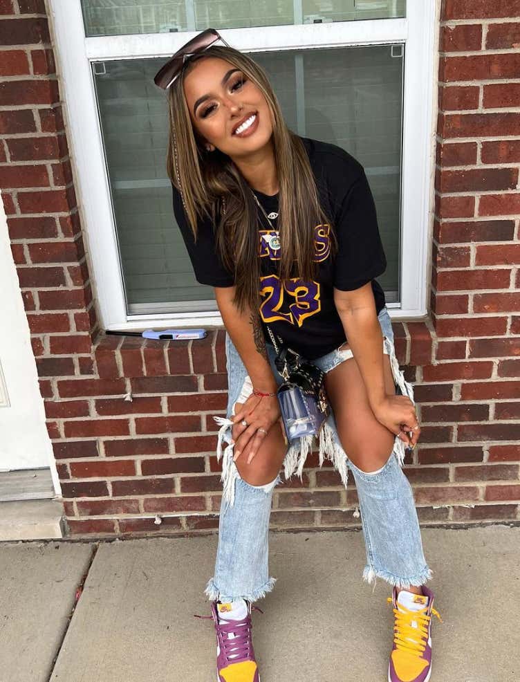 Barstool Chicago's Local Smokeshow Of The Day - Janessa