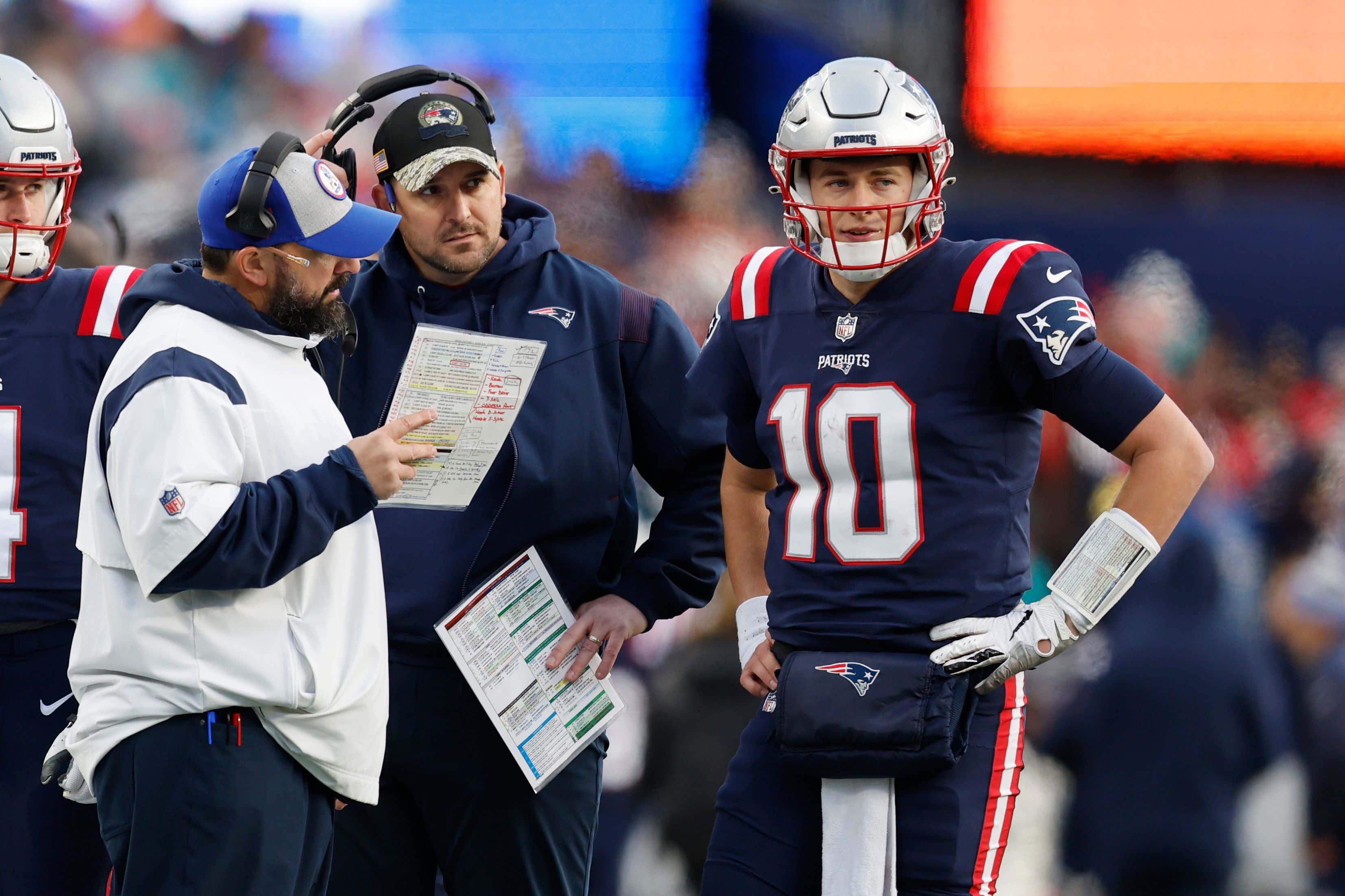 Report: Talk About How the Patriots Offense Did Mac Jones 'Dirty' Went 'Far & Wide' Around the NFL and Players 'Respected' His Rookie Season